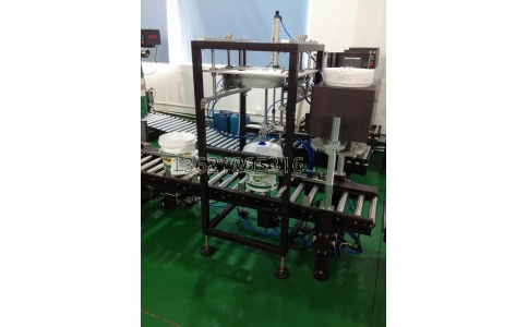 全自動(dòng)稱重灌裝+落蓋+旋蓋線