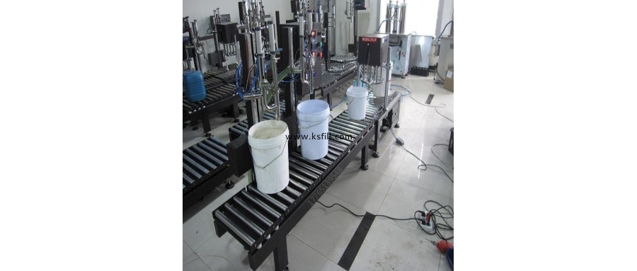 18L齒輪油包裝機-經(jīng)濟實用型包裝機